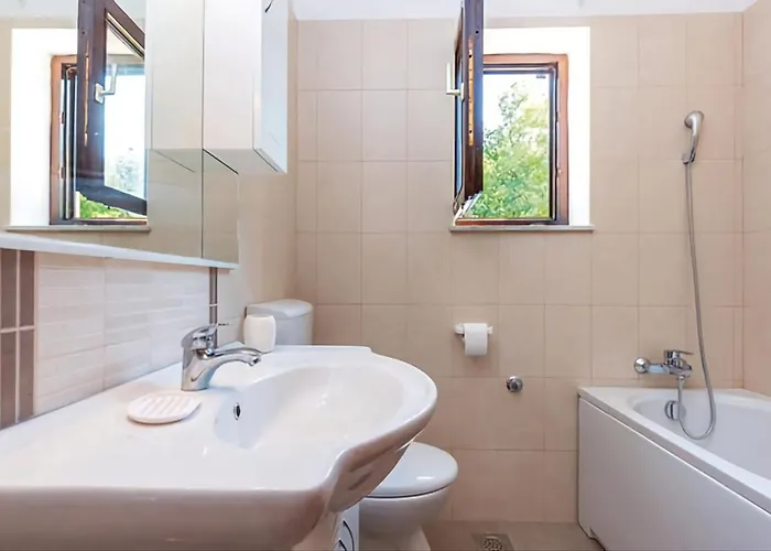 Olivia Vikendica Smrika